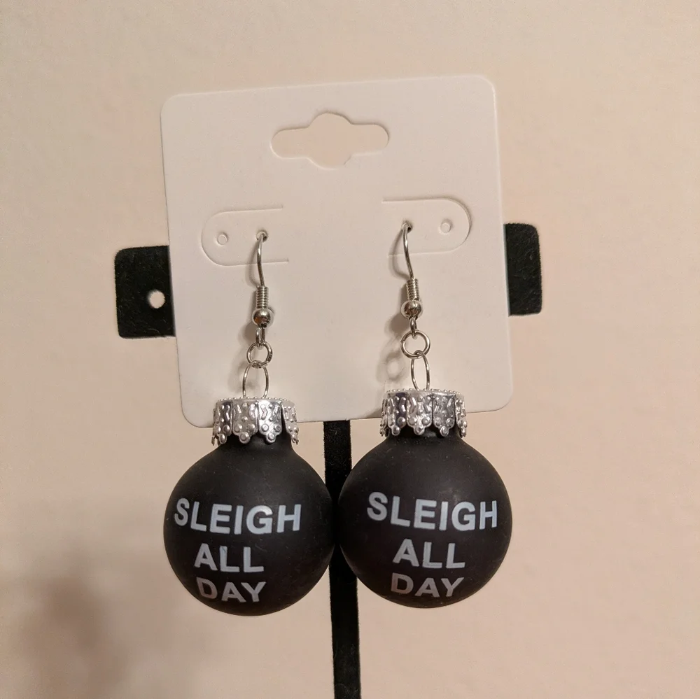 🎄BOGO FREE🎄 Festive Christmas Black Sleigh All Day Ornament Ball Earrings - Picture 1 of 4